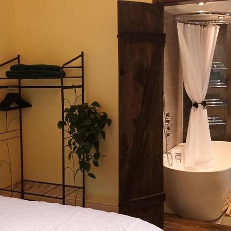 Room With Luxury Private Bathroom & Independent Entrance Near Tube 伦敦 外观 照片