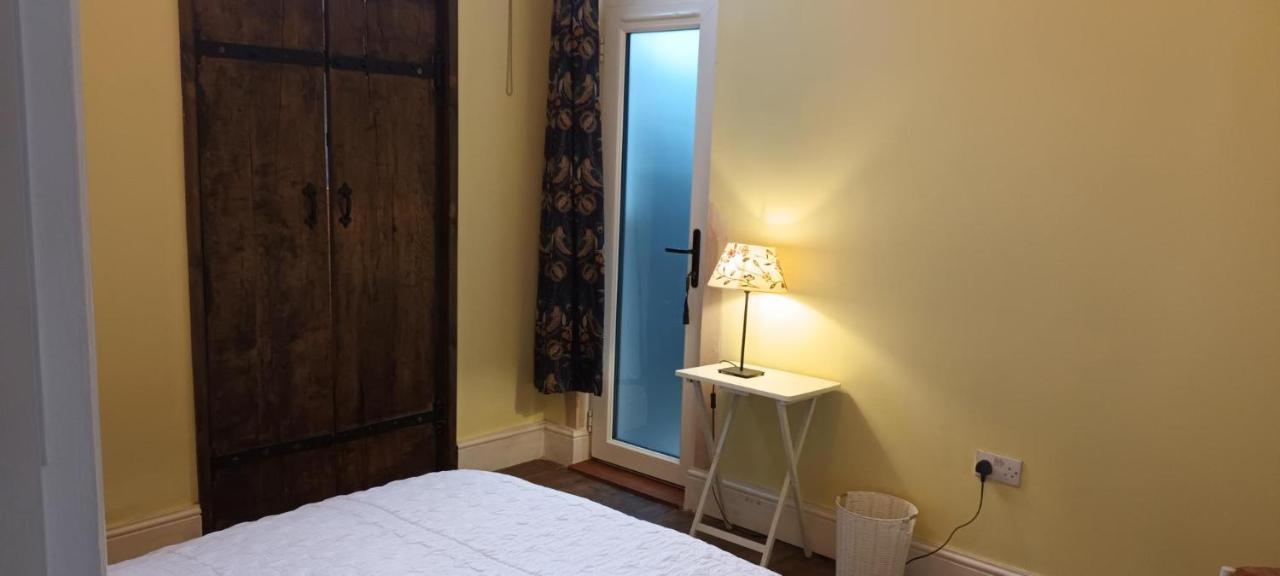 Room With Luxury Private Bathroom & Independent Entrance Near Tube 伦敦 外观 照片
