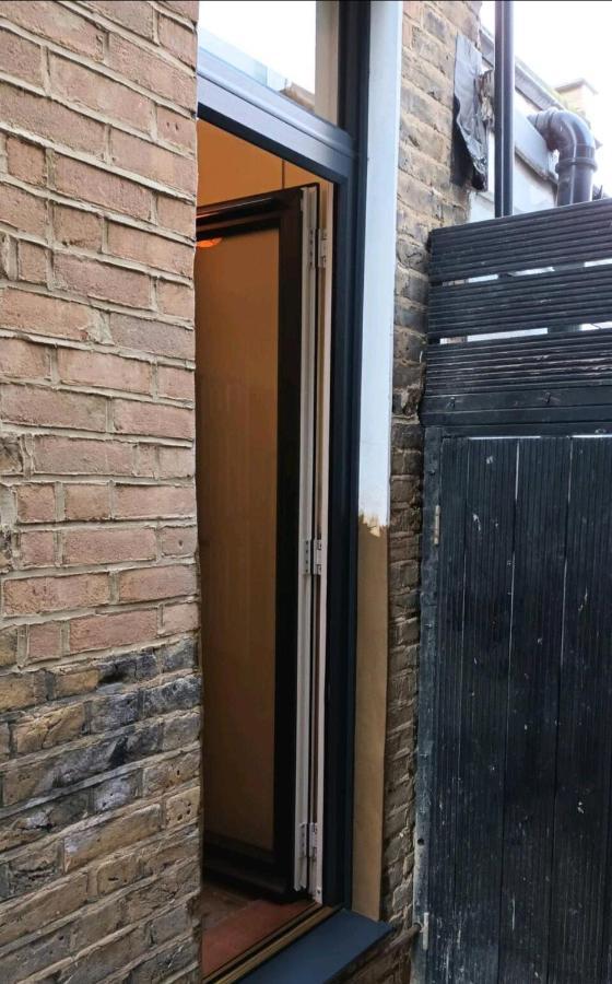 Room With Luxury Private Bathroom & Independent Entrance Near Tube 伦敦 外观 照片