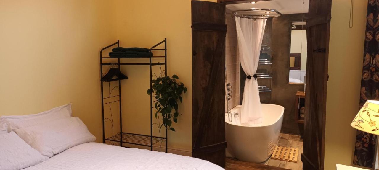 Room With Luxury Private Bathroom & Independent Entrance Near Tube 伦敦 外观 照片