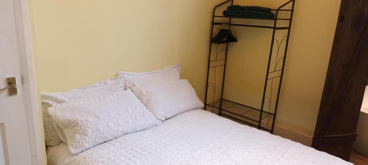 Room With Luxury Private Bathroom & Independent Entrance Near Tube 伦敦 外观 照片